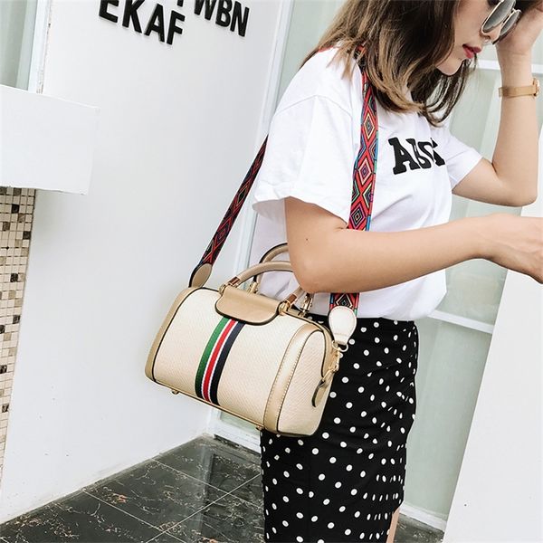 Großhandel Online Handkissen gewebte Damentasche neue One Shoulder Messenger einfache Bucket Beach Bag 999