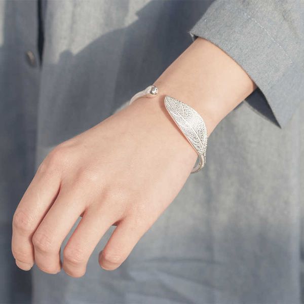 

double fair bangles for women sweet literary elegant fresh leaf shaped 4 color charm open bracelet gift fashion jewelry kah139 q0719, Black