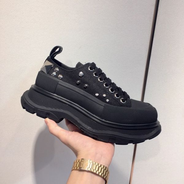

2021 luxurys designers shoes women boots platform fashion christmas pattern round toe lace up & zipper flat winter snow ankle boots, Black