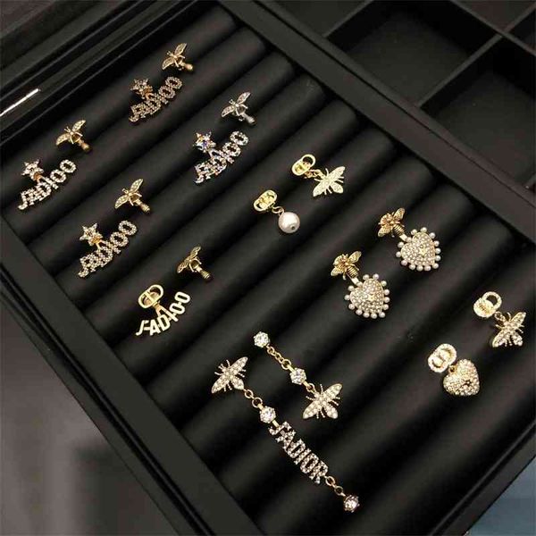 

70% off outlet online family letter bee asymmetric earrings, Golden