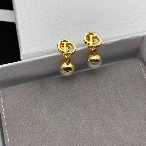 

2021 new fashion pearl female net red same letter earrings, Silver