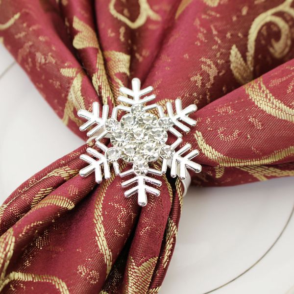 Anelli per tovaglioli con fiocco di neve Fibbie per tovaglioli in oro argento Portatovaglioli in metallo per la decorazione della tavola da pranzo della festa di Natale 2021