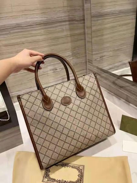 

designer shopping bag, large capacity, wear-resistant and durable, size 31 * 27cm.