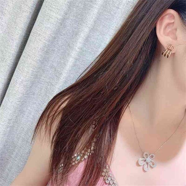

70% off outlet online / 2021 new fashion earrings with smooth line radian, Black