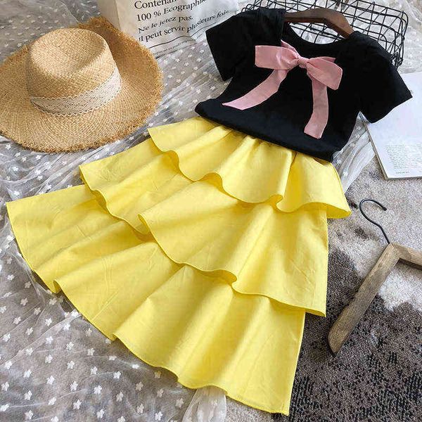 Vestiti estivi per ragazze Set di moda Top neri Gonna torta gialla Abbigliamento completo per bambini Ragazza Abiti estivi Moda Abiti coreani G220310