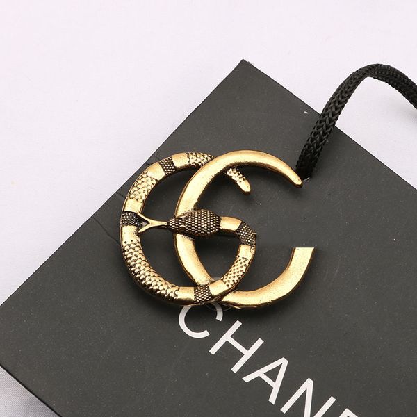 

style brooch snake style, elegant personality, versatile temperament, pin, small fragrance sweater accessories, Gray