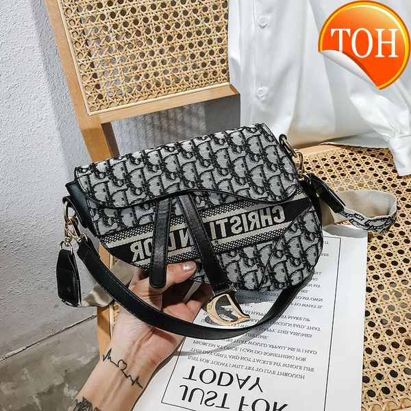 

women's autumn and winter fashion contrast letter small d family saddle bag 2021 new single shoulder messenger