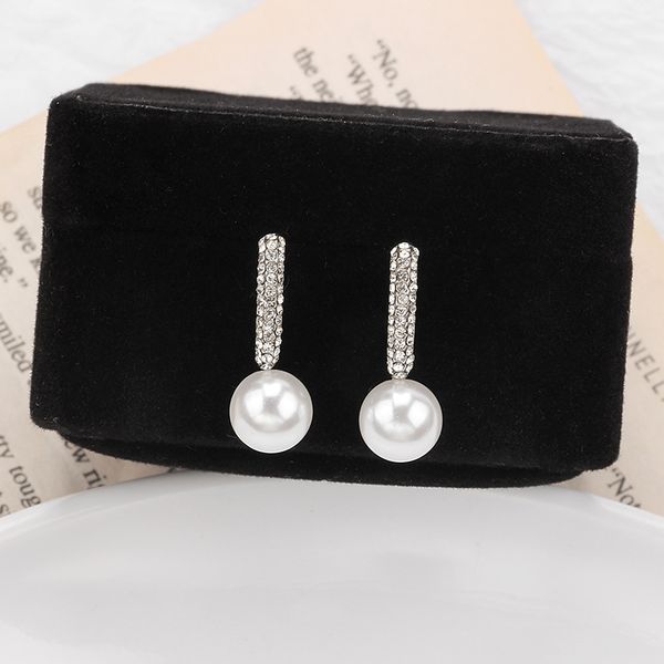 

new designer drop with pearl earrings for a holiday female stud earrings women earrings alloy rhinestone ladies c717, Silver