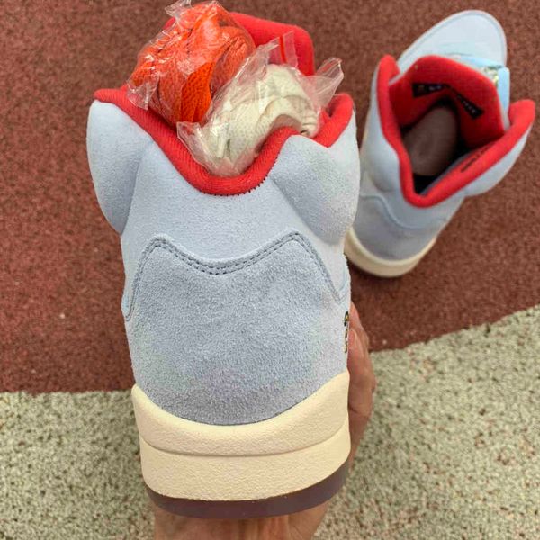 

light sky blue mens basketball shoes 5s trophy room jumpman 5 fashion sneakerswlxp