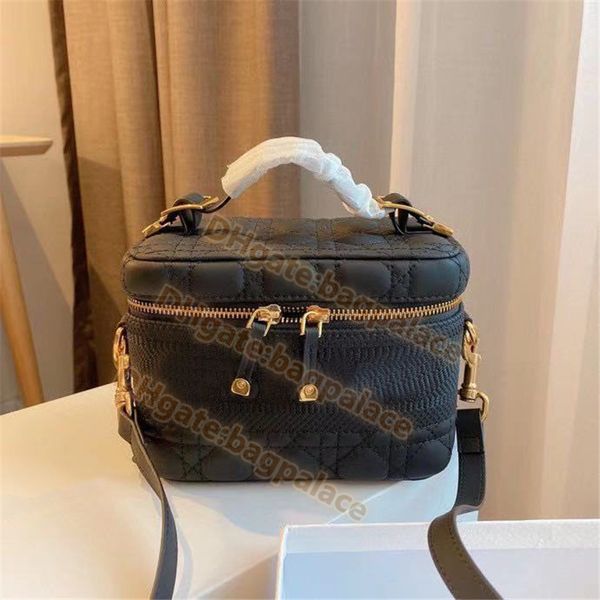 

handbag designer handbags women luxurys designers bags 2021 deauville tote zhouzhoubao123 crossbody bag cosmetic trunk 18cm sho