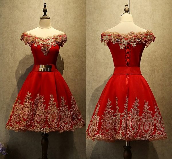 2021 Red Floral Applqiue Abiti da ritorno a casa con cintura dorata Off spalla Lace-up Breve festa di laurea Prom Mini Quinceanera Dress Damas