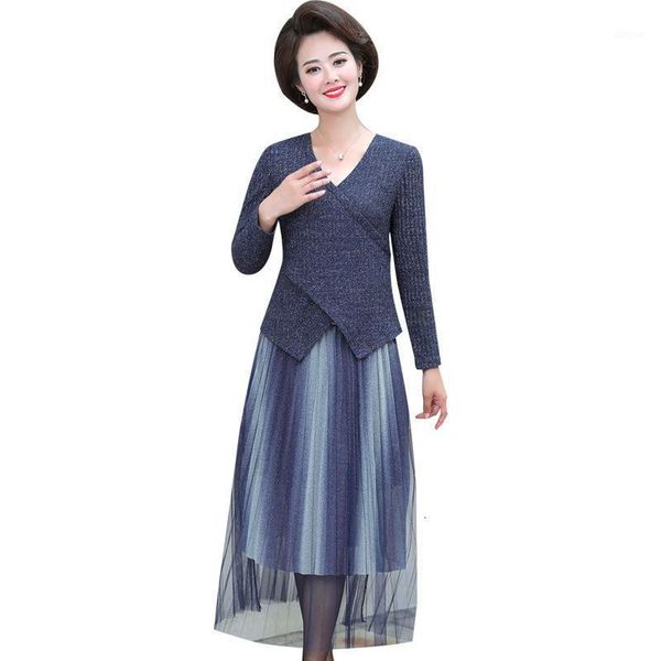 

two piece dress 2021 herf winter women suits casual mode v -neck sweater + half length smoke female style fairy of suit, White