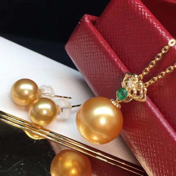 

bracelet, earrings & necklace 18k gold diamond inlaid natural emerald pendant, pure seawater nanyang pearl pendant set ps04#, Black
