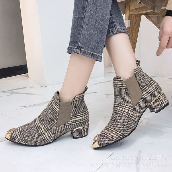 

pointed fashion short 2021 autumn winter thick m thin middle heel martin boot, Black