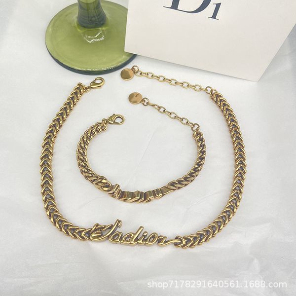 

luxury designer fashion letter necklace light niche design sense clavicle chain 2021 women non fading net red same style, Red;brown