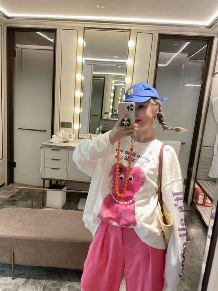 

brand hoodie minority designers fashion long haired pink bear sweater pearl necklace crystal bead string flower decoration, Black