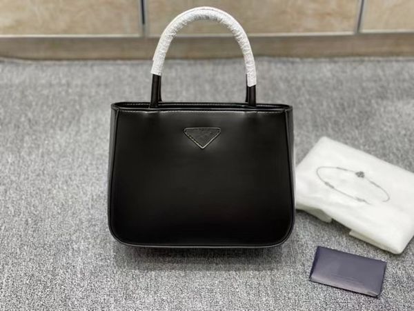 

2022 evening bags classic luxurys designers fashion women bag speedy with key lock shoulder strap dust bag