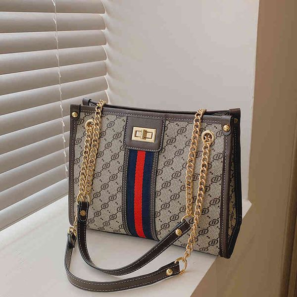 

2022 factory wholesale new model new women's chain single shoulder messenger versatile bags, Black;red