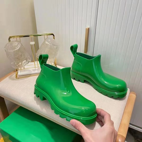

the puddle rubber boots 2022 early spring counter trend solid color rain boots lovers tpu material soft and comfortable full set of green pa, Black;red