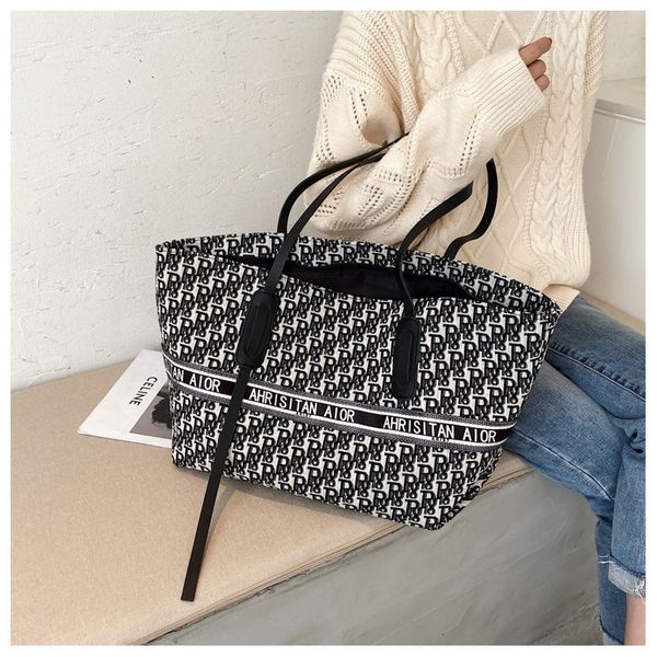 

atmospheric bag fashion new large-capacity portable tote canvas simple shoulder 2021 female pglxa