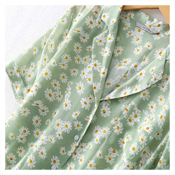 

blouses suit collar little daisy print female silk shirt outer wear design sense niche 2021 summer, White