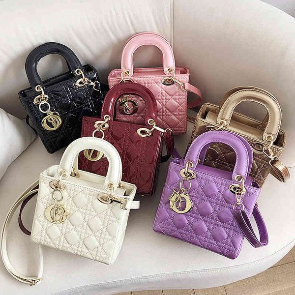 

hand fashionable women's single embroidered shoulder new patent leather princess dai lingge messenger bag