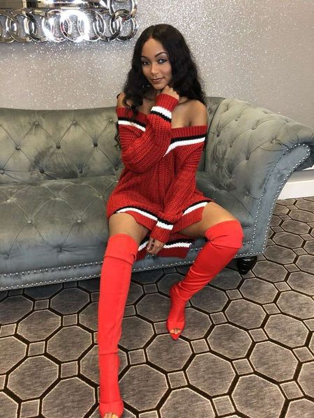 

2021 new knitted sweater v-neck buttock dress, White