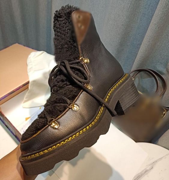

boots 2021 women's leather with wool fashionable short, Black