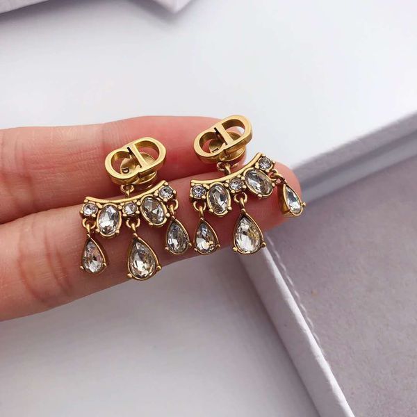 

designer jewelry 2021 new letter drills brass earrings, red jitter, street tiktok, magic artifact. 87tz wepv, Golden