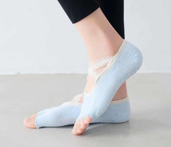 Fasciatura da donna Antiscivolo Puntini in silicone ad asciugatura rapida Calzini da massaggio per yoga Cotone traspirante Aperto 5 dita senza dita Calzino Pantofola Calzino da allenamento per casa con impugnatura