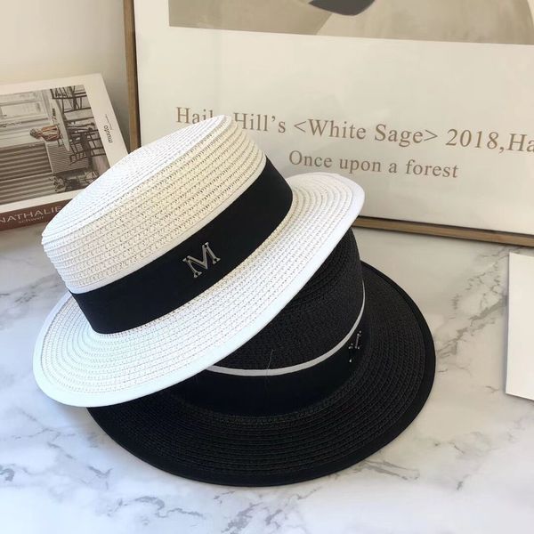 

hat girl goes to the beach in summer, sun protection by the sea, Blue;gray