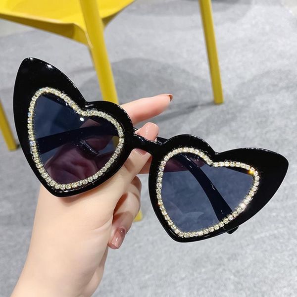 

outdoor eyewear heart shaped fashion party plastic red black white pingk sunglasses uv400 classic elegant women female jda3297
