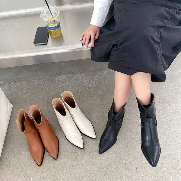 

boots 2021 autumn and winter korean style wild pointed square heel comfortable casual retro fashion short, Black