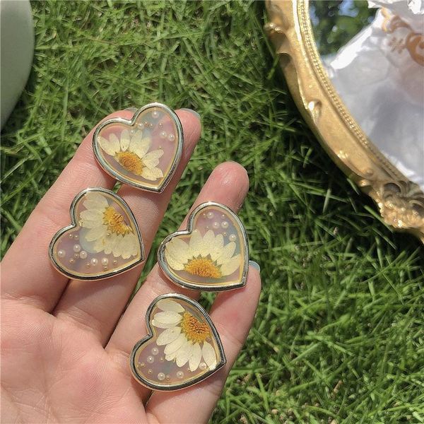 

stud fashion transparent dried flower elegant earrings for women 2021 daisy decorative resin flowers jewelry, Golden;silver