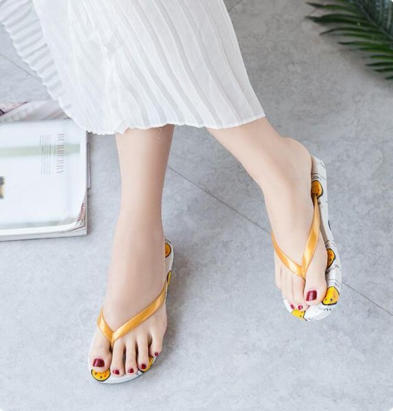 

chrysanthemum smiling face cartoon clip foot slipper female students' flip flops wear at home and abroad beach shoes manufacturers whol, Black