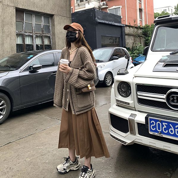 

at 10:00 on august 5, this pleated gave me a medium and long a-line skirt for women's 21ss autumn drs, Black