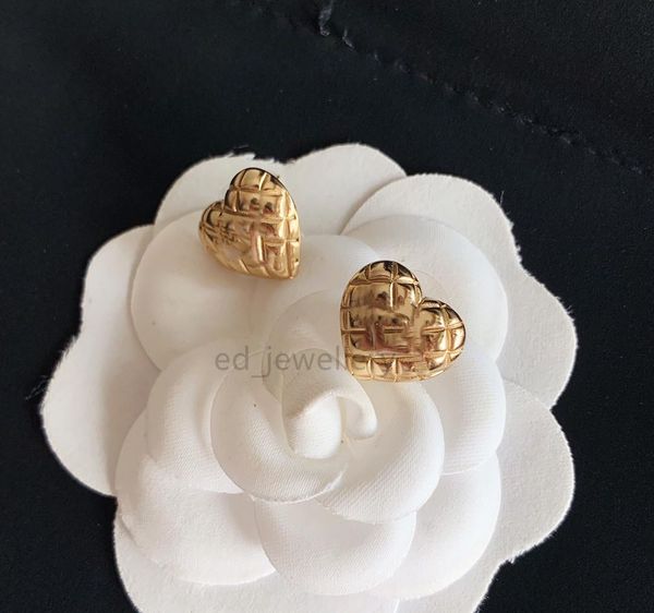 

2022 brand designer trend retro yellow heart-shaped earrings party wedding gift box, Golden;silver