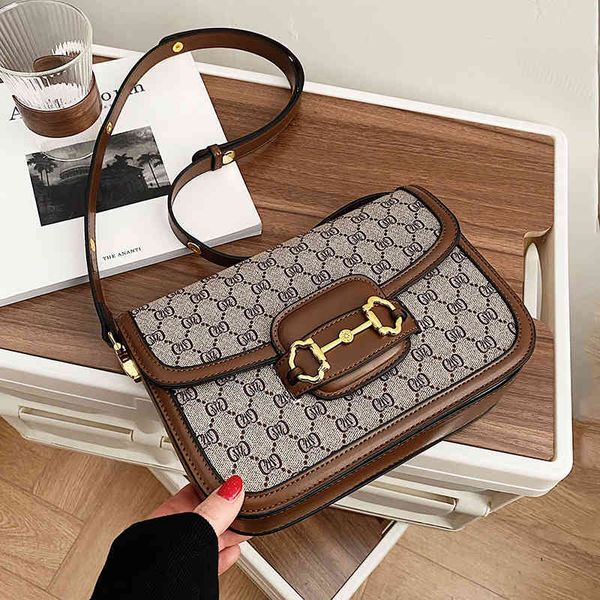 

2022 factory wholesale xiao zhan's same women's autumn and winter armpit minority versatile bag messenger title buckle bag