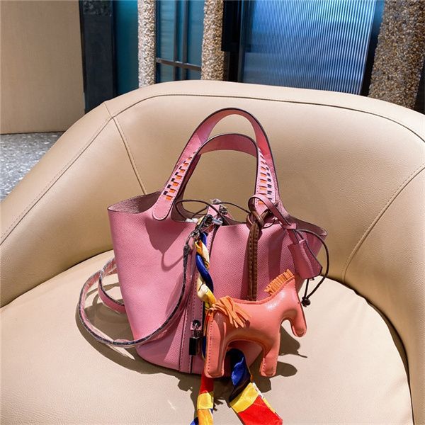 

2021 fashion leisure bags women quality basket-style weaving elements high-end texture and exquisite appearance womens temperament handbags