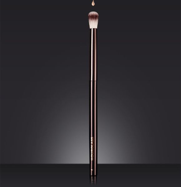 

hourglass #4 brush eyeshadow contouring makeup single brush eye blending shadow powder cosmetic