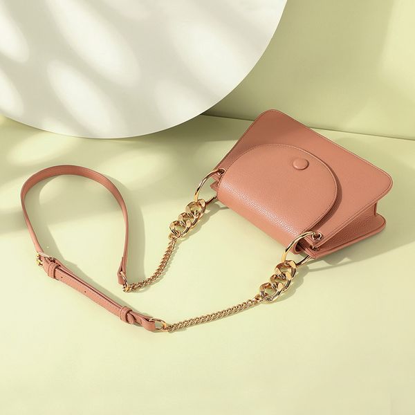 

2021 spring and summer new versatile single shoulder messenger fashion small bag women's net red minority design chain