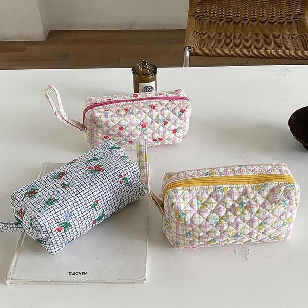

cosmetic bags & cases korean quilted makeup bag organizer floral pouch cotton fabric portable toiletry necesserie storage beauty case