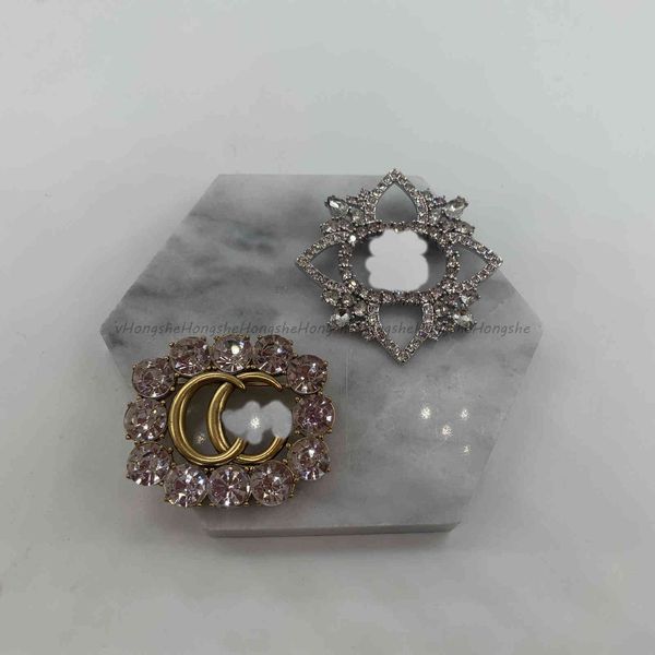 

design jewelry style 21 years new simple and versatile fashion bra double letter brooch female, Gray