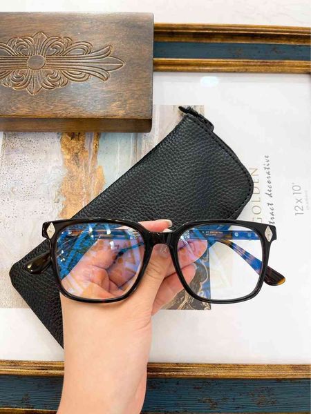 

new crosing glasses in 2021, White;black