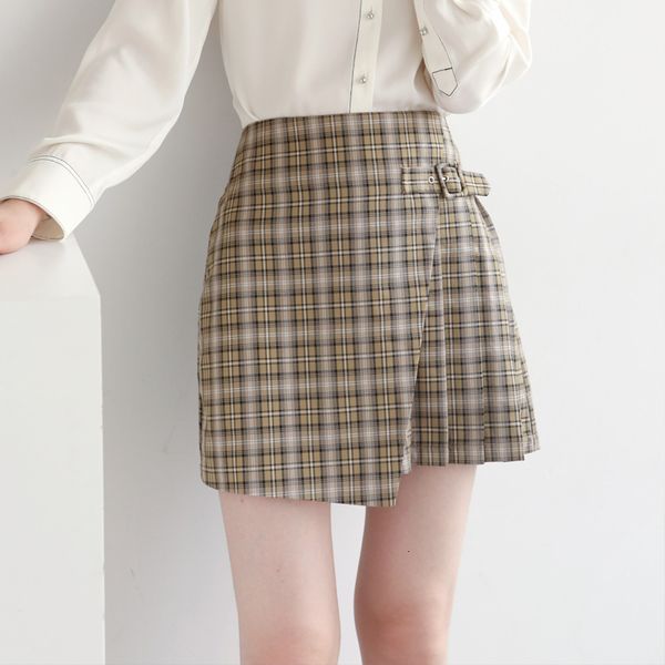 

skirts plaid 2021 autumn high waist korean pleated anti light a word shows thin temperament short skirt female, Black