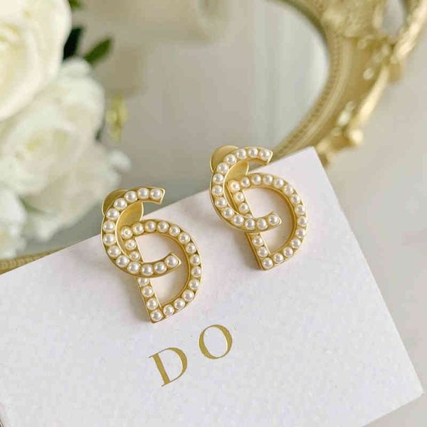 

factory specials aa classic inlaid small pearl letter 925 silver needle earrings, Golden