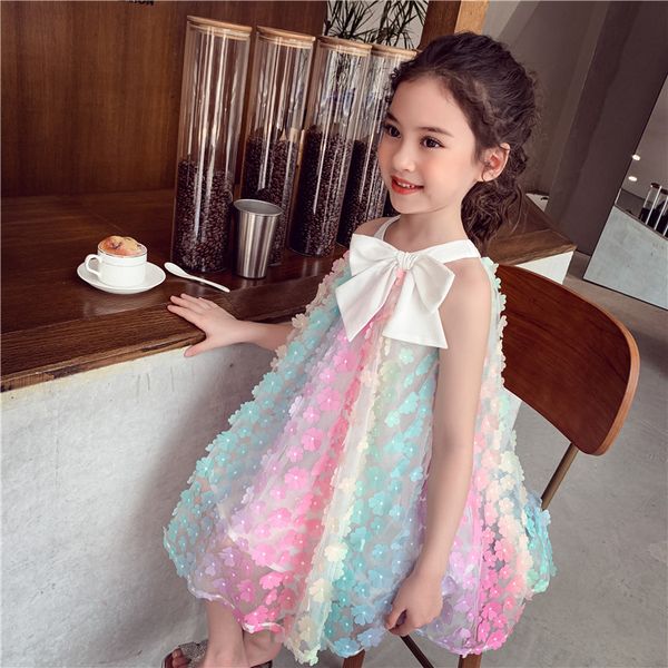 Vestidos de verano para niños Venta al por mayor Apliques coloridos para niña Falda acampanada Arco con cuello redondo Moda coreana para bebé Vestido de flores tridimensional Ropa de arco iris