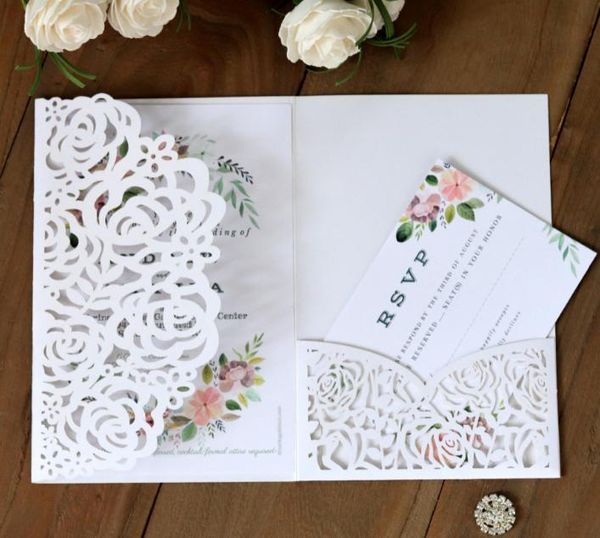 2021 Rose Hochzeitseinladungskarte Silber Elfenbein dreifach gefalteter, lasergeschnittener Einladungshalter mit individuellem Druck