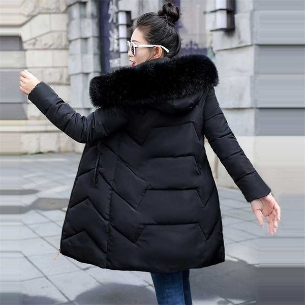 Giacca invernale da donna nera europea di moda Grande pelliccia con cappuccio spessa piumino parka femminile cappotto caldo per le donne 211029