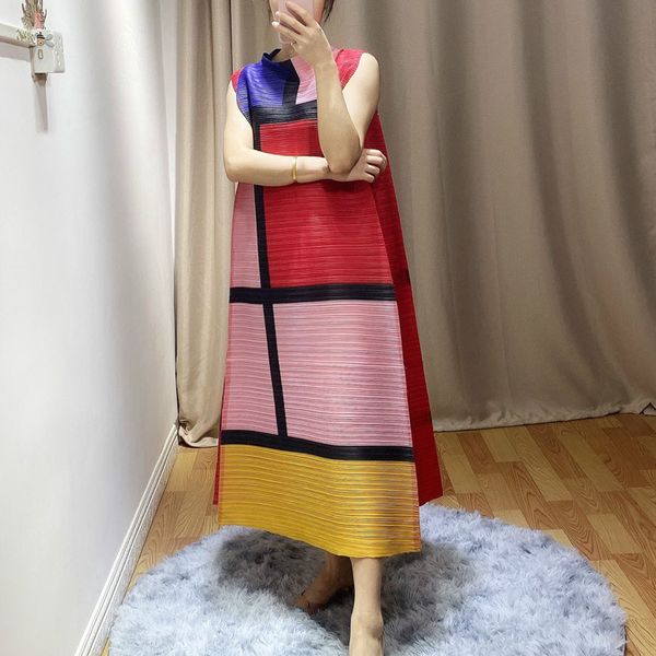 

2021deat 2021 summer new korean female dresses plaid loose design hit color ruffle large size turtleneck pleated dress ap919, Black;gray